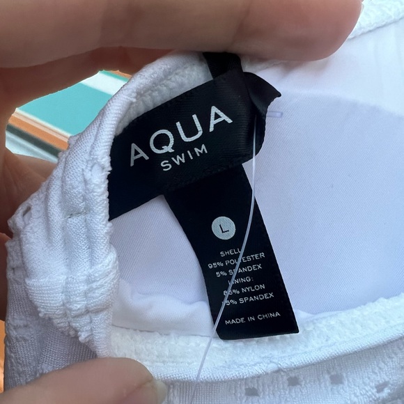 *NWT* Bloomingdale’s Snow Eyelet Bikini Top - Picture 6 of 6